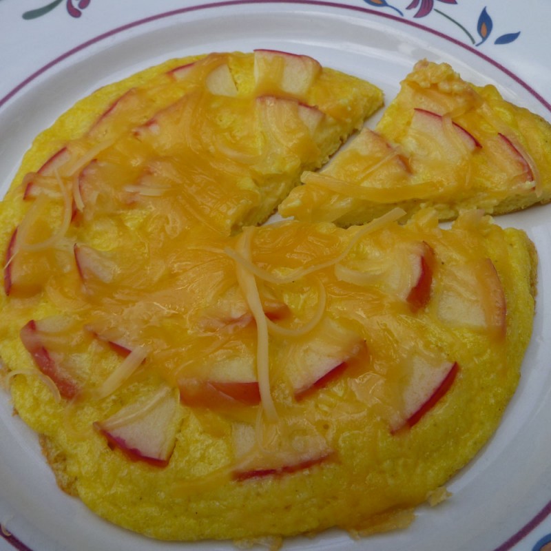 Omelet met kaas en appel